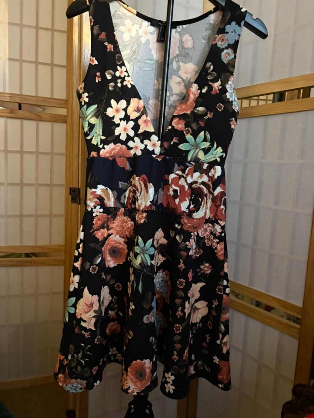 Forever 21 Deep V Floral Dress Sz M